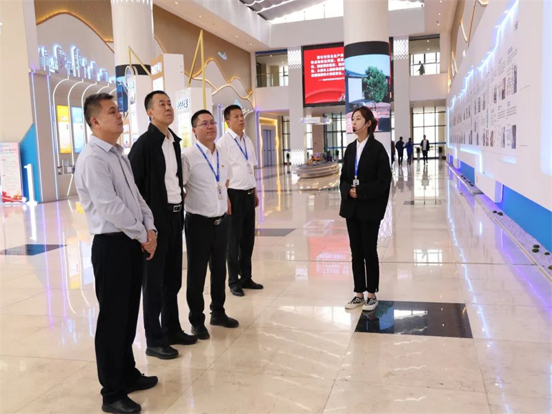 中國(guó)企業(yè)聯(lián)合會(huì)、中國(guó)企業(yè)家協(xié)會(huì)企業(yè)文化工作委員會(huì)秘書(shū)長(zhǎng)王建軍到中能公司調(diào)研指導(dǎo)工作（2）.jpg