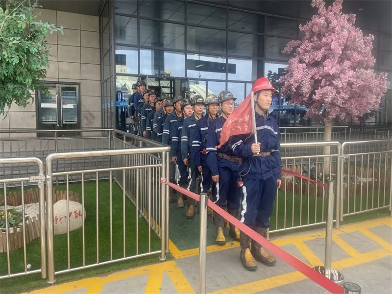 喜訊！中能袁大灘煤礦綜采一隊(duì)獲2023年陜西省能源化學(xué)地質(zhì)工會(huì)“工人先鋒號(hào)”榮譽(yù)稱號(hào)（4）.jpg